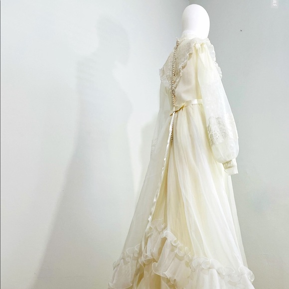 Vintage Dresses & Skirts - Vintage Ruffle up Princess Cut Bridal Originals Wedding Dress